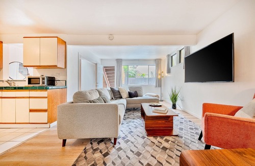 North Pacific Beach Condo | Sapphire Gem-blocks to beach