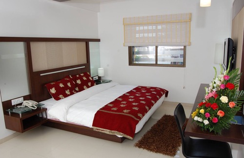 Sayajiganj Hotel | Sapphire Regency
