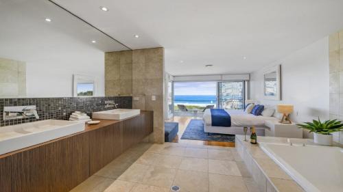 Sapphire Beach House | Sapphire Sands - Luxe, Absolute Beachfront, Pool, Spa, Sauna