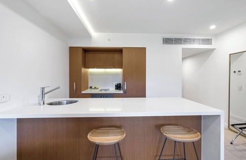 Cairns Central Business District Apartment | Sapphire Suite Central Boutique Resort Vibes