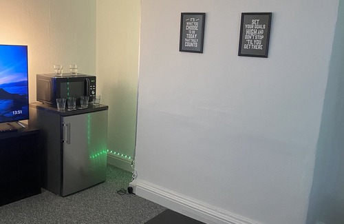 Shipley House | Sapphire Suites, Stunning 2-bed House in Bradford