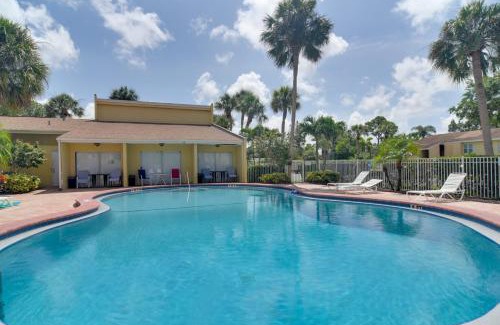 Gulf Gate Estates Apartment | Sarasota Escape about 4 Mi to Siesta Key Beach!