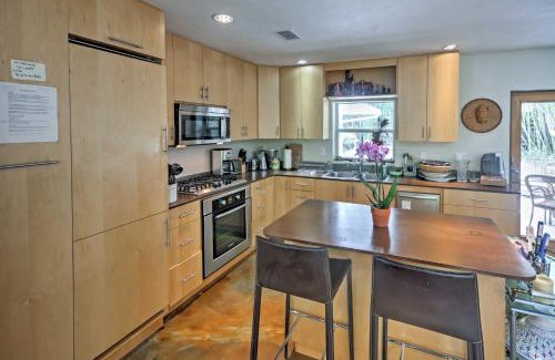South Sarasota House | Sarasota House with Backyard Oasis 6 Mi to Beach!