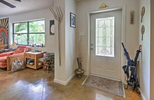 South Sarasota House | Sarasota House with Backyard Oasis 6 Mi to Beach!
