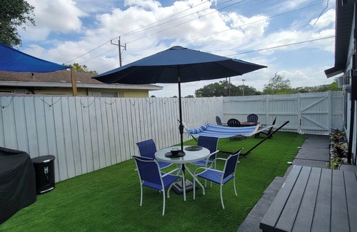 Bayou Oaks Apartment | Sarasota Your Home Away from Home Cozy Studio apartment 4 min from airport
