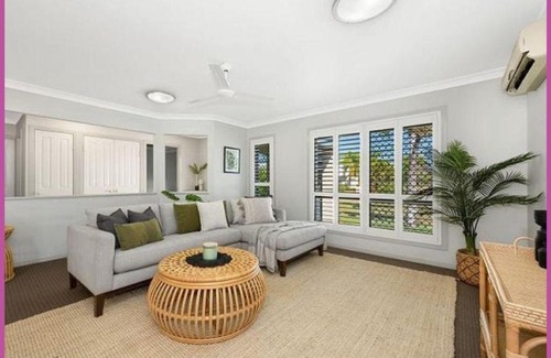 Mount Louisa Apartment | Sarina Court 8