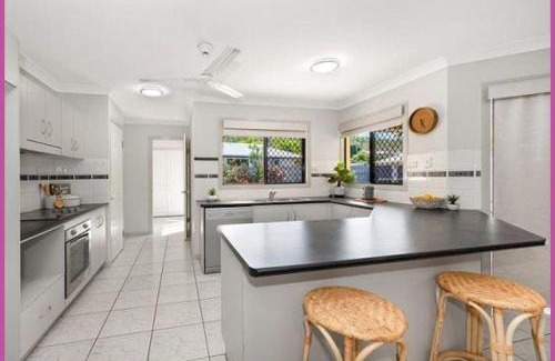 Mount Louisa Apartment | Sarina Court 8