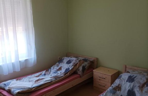 Zsorifurdo Apartment | Sarkantyú Apartman