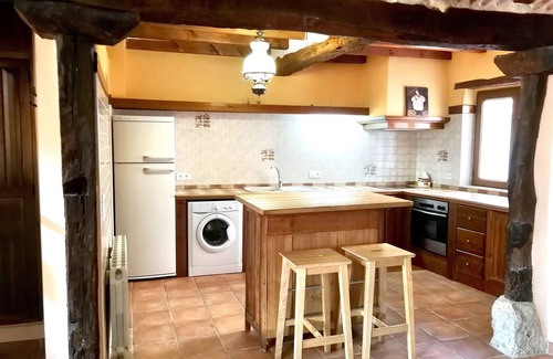 Sotobanado Y Priorato Cottage | Sarmiento Villa with heated pool