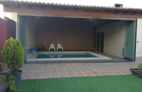 Sotobanado Y Priorato Cottage | Sarmiento Villa with heated pool