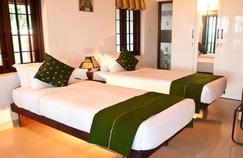 Kumarakom Hotel | Saro Lake County