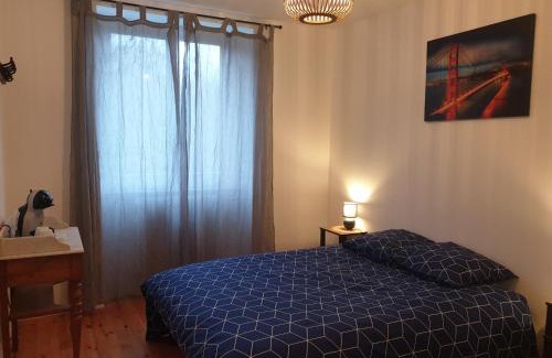 Egliseneuve-d'Entraigues Bed & Breakfast | sas Road Runner Café