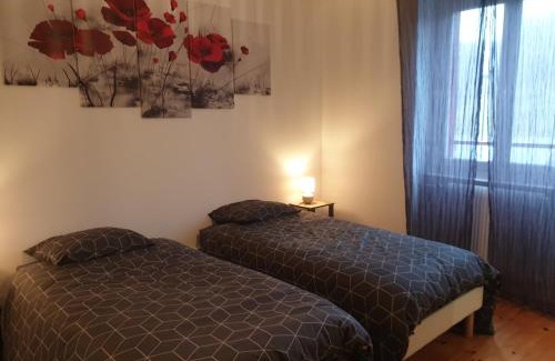 Egliseneuve-d'Entraigues Bed & Breakfast | sas Road Runner Café