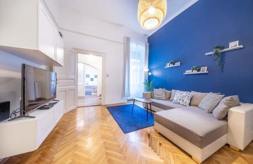 Belvaros - Lipotvaros Apartment | Sassoon - 2-bedroom elegant airy home at Deak ter