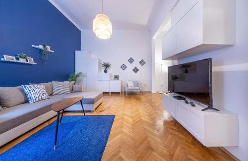 Belvaros - Lipotvaros Apartment | Sassoon - 2-bedroom elegant airy home at Deak ter