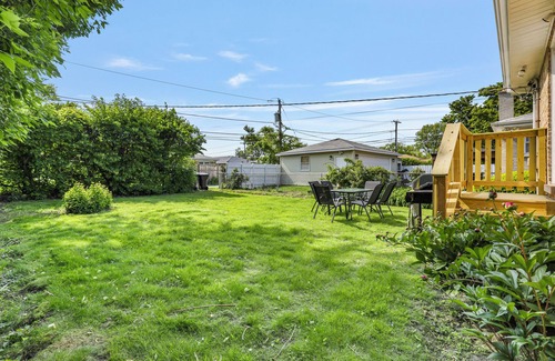 Skokie House | Sassy Stokie Stay: 3 BR+2BA Cozy Charming House
