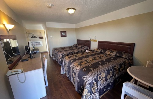 Medicine Hat Hotel | Satellite Motel