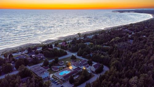 Sauble Beach Hotel | Sauble Beach Lodge
