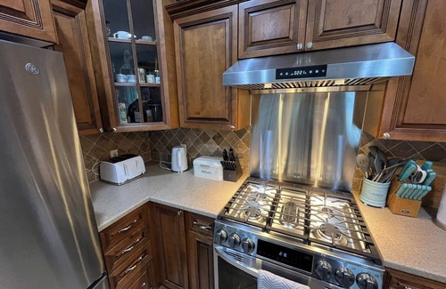 Sauble Beach House | Sauble Beach Retreat. Family-friendly & privacy! 5-min away from the beach