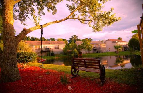 Whitemarsh Island House | Savannah Lakefront Retreat near Tybee Beach with King Bed and Free Parking