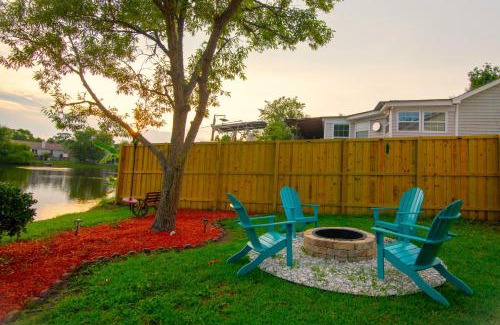 Whitemarsh Island House | Savannah Lakefront Retreat near Tybee Beach with King Bed and Free Parking