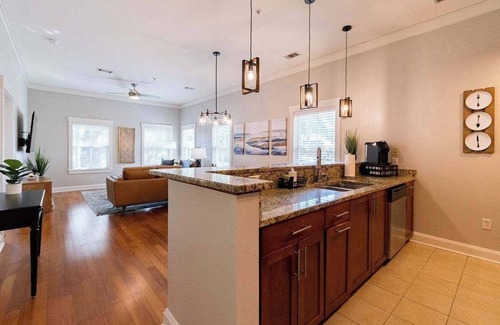 Old West Broad Neighborhood Condo | Savannah Residences|Private Parking|2BR/2BA