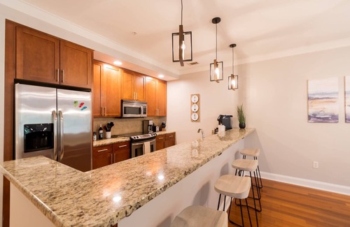 Old West Broad Neighborhood Condo | Savannah Residences|Private Parking|4BR/4BA