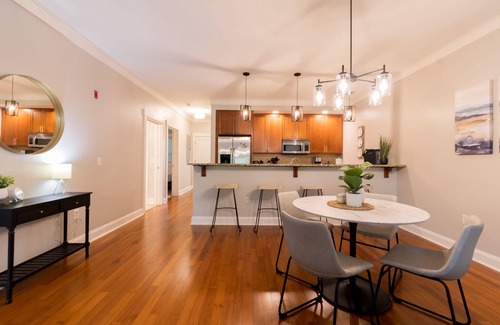 Old West Broad Neighborhood Condo | Savannah Residences|Private Parking|4BR/4BA