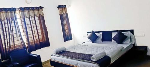Davanagere Hotel | Savanur Deluxe Lodge