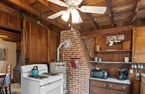 Kingston House | Save 10% on Fall Stays - Book by Nov 21!