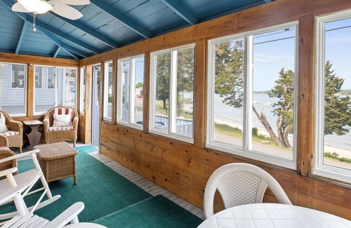 Kingston House | Save 10% on Fall Stays - Book by Nov 21!