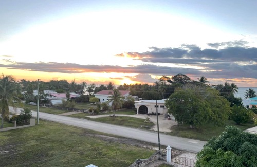 Corozal House | Save by Renting 1 of the Bedrooms in a Cozy Home