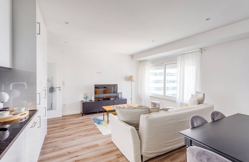 Lisbon Old Town Apartment | Savory White Apartment, Wifi, AC !new!