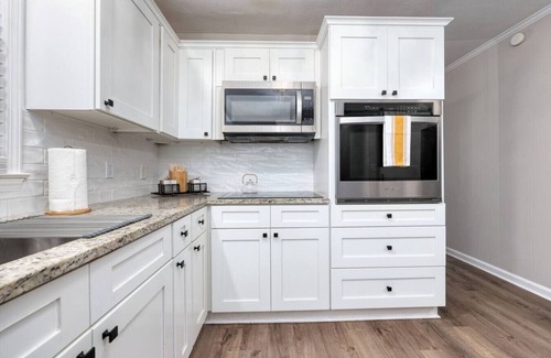 Columbus House | Savvy Oasis w/Pool, Sleeps 14