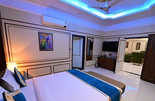 Ratnagiri Hotel | Sawant Palace Hotel