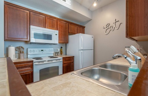 Lawrence Condo | [SB] Serene Vibes/Alluring Boho Apt