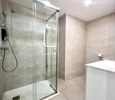 Poligono Alameda Apartment | Scala & balcony by ELE Apartments