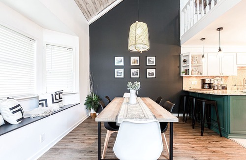 Town Center House | Scandi Chic-mins to KSU/DT, w/King, Pet friendly