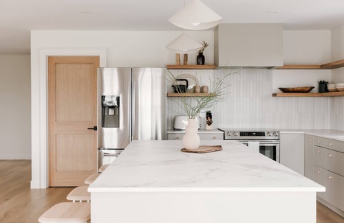 Prince Edward House | Scandi/French escape near Sandbanks in PEC - 5 BR - on site spa amenities