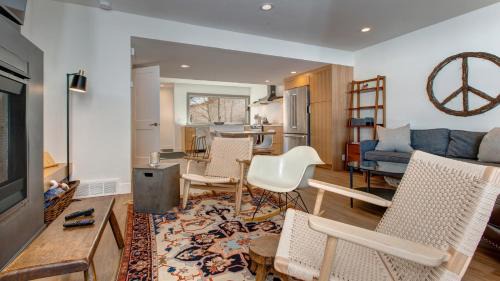 Park Meadows Apartment | Scandinavian 72 Vantage Condo