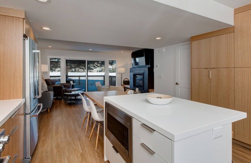 Park Meadows Condo | Scandinavian 72 Vantage Condo with Private Hot Tub by RedAwning
