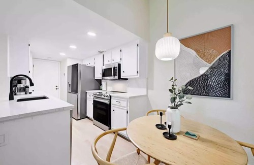 McNeil House | Scandinavian comfort, 2bd 1.5bthn