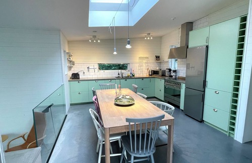 Listarum House | Scandinavian Design Vacation Home. Walk to Beach & National Park!