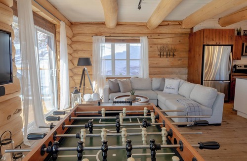Saint-Faustin-Lac-Carre Ski Chalet | Scandinavian Log House – Golf, Spa & Sunny Summer Lake Getaway