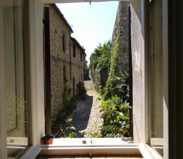 Amelia Apartment | Scappo in Umbria, L'affaccio