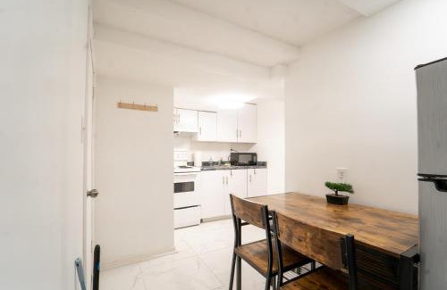 Bendale House | Scarborough 2BR Private Suite, Wifi, Steps to Bus