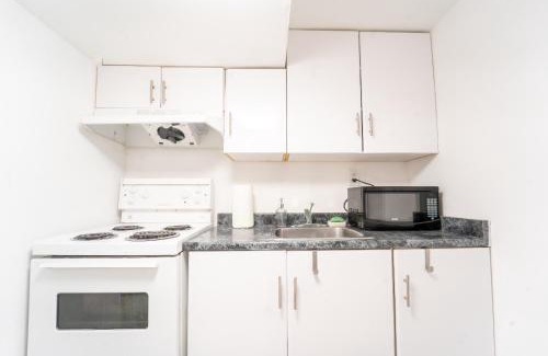 Bendale House | Scarborough 2BR Private Suite, Wifi, Steps to Bus