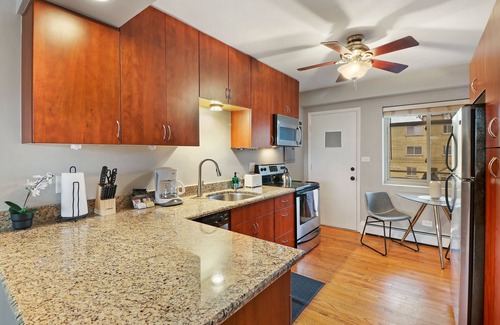 Arlington Heights Apartment | Scenic 1BR APT in Arlington Heights