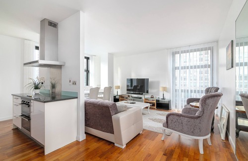 Canary Wharf Apartment | Scenic 2-Bed in Canary Wharf