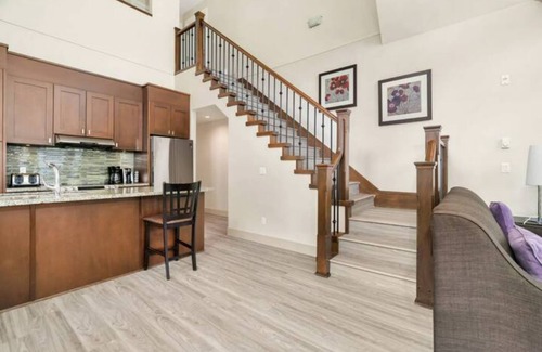 Hope Apartment | Scenic 3BR Penthouse Suite